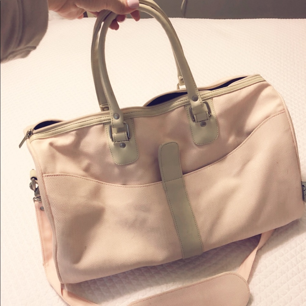 Benetti duffle bag EUC!💖